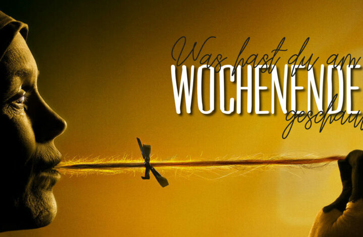 Passion of Arts die Hexe zieht sich eine Haarsträhne mit Schleife aus dem Mund