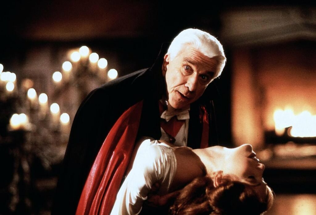Passion of Arts: Dracula hält Mina, die ohnmächtig in seinen Armen liegt