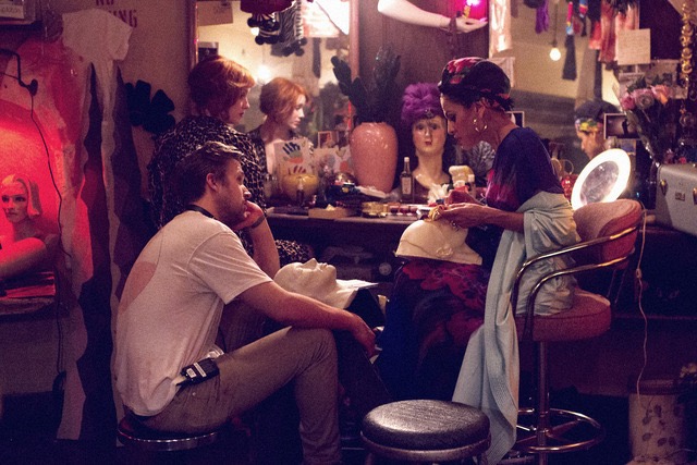 Christina Hendricks (l.), Ryan Gosling (m.) und Eva Mendes am Set von Ryan Goslings Regiedebüt "Lost River"