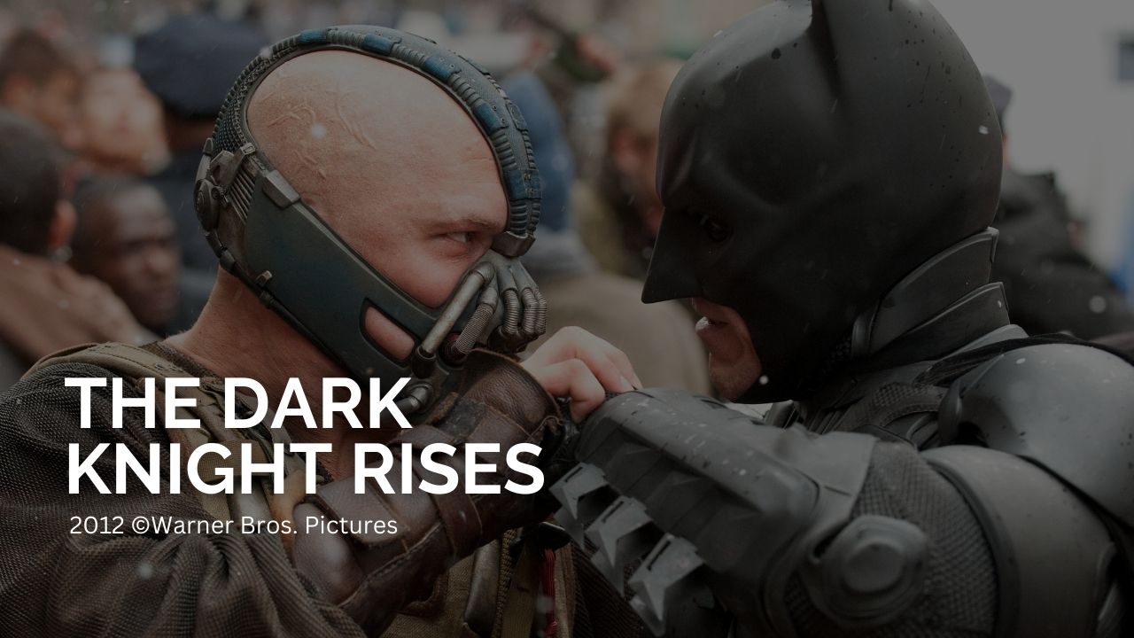 The Dark Knight Rises: Das Bild zeigt Batman und Bane, die sich bekämpfen