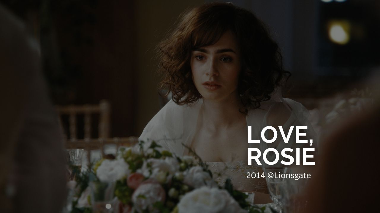 Love Rosie: Das Bild zeigt eine Frau im weißen Kleid an einem mit Blumen geschmückten Tisch. Sie wirkt traurig