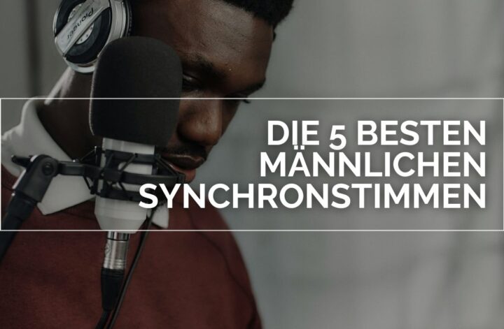 Ein Mann mit Kopfhörern spricht konzentriert in ein Studiomikrofon. Darüber liegt ein Textbanner mit der Aufschrift: ‚Die 5 besten männlichen Synchronstimmen‘.