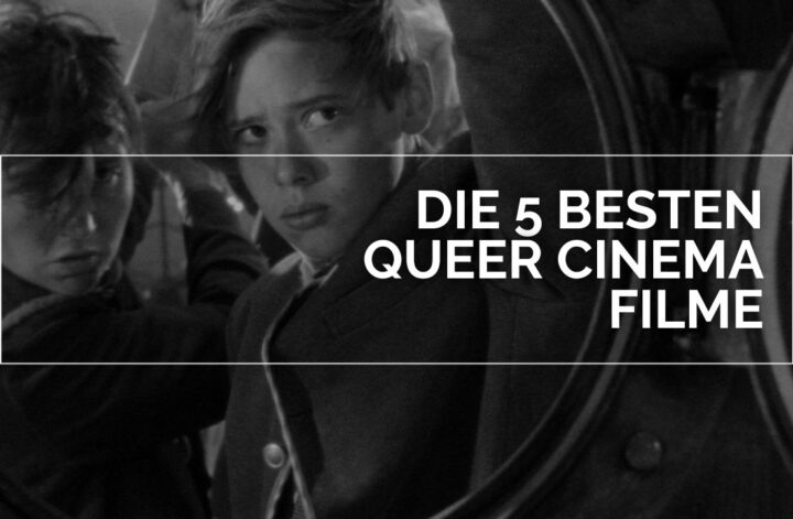 The Wild Boys: Das Bild ist eine Schwarz-Weiß-Aufnahme, die zwei junge Jungen in eleganter, aber etwas zerzauster Kleidung zeigt. Sie schauen durch ein rundes Fenster oder Bullauge, als würden sie in einen anderen Raum oder nach draußen blicken. Die Szenerie hat eine dramatische Lichtstimmung mit starken Kontrasten, was eine intensive Atmosphäre erzeugt. Die Jungen wirken entschlossen und leicht angespannt, als seien sie in einer spannenden oder gefährlichen Situation. Ihr Haar ist vom Wind zerzaust, was Dynamik in die Szene bringt. Die Bildkomposition und der visuelle Stil erinnern an klassische europäische Arthouse-Filme oder expressionistische Werke. In weißer Schrift steht in einem weißen Rahmen "Die 5 besten Queer Cinema Filme"