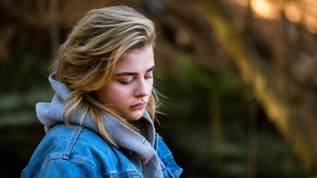 Das Bild zeigt Chloë Grace Moretz in ihrer Rolle als Cameron Post im Film "The Miseducation of Cameron Post" | 2010er Jahre Kino