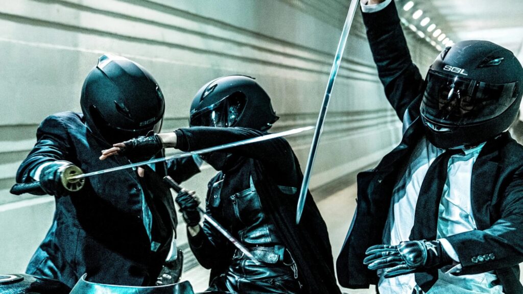 Drei Kämpfer auf Motorrädern liefern sich einen Schwertkampf | Die 5 besten Filme aus Südkorea