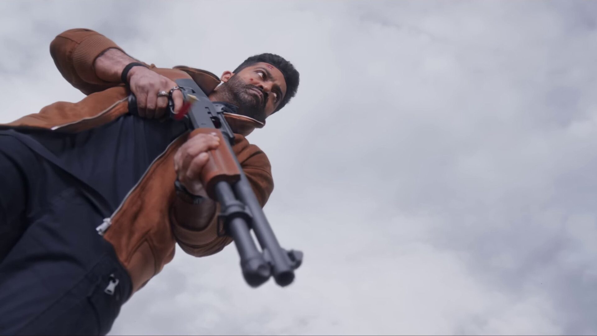 Vikram mit einer Schrottflinte.