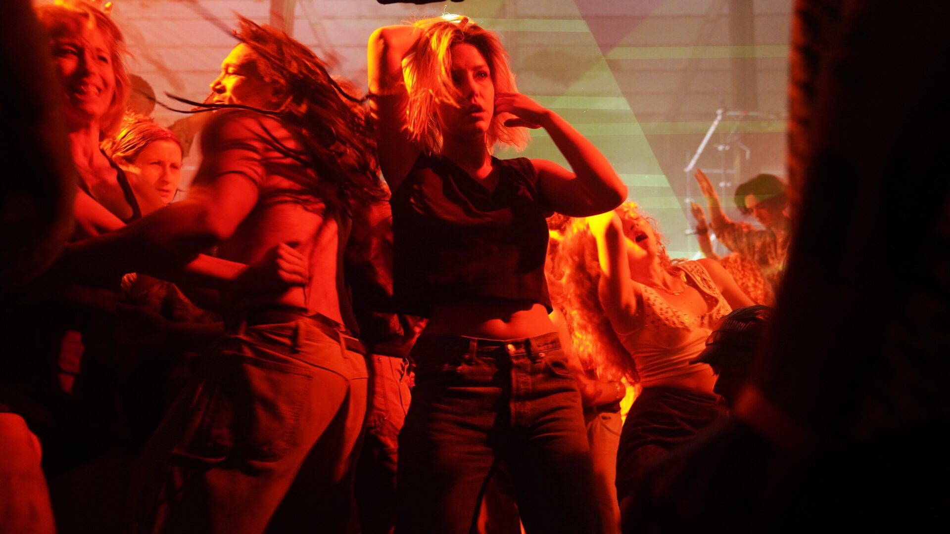 Das Bild zeigt Adèle Exarchopoulos in einer Szene des Films Beating Hearts.