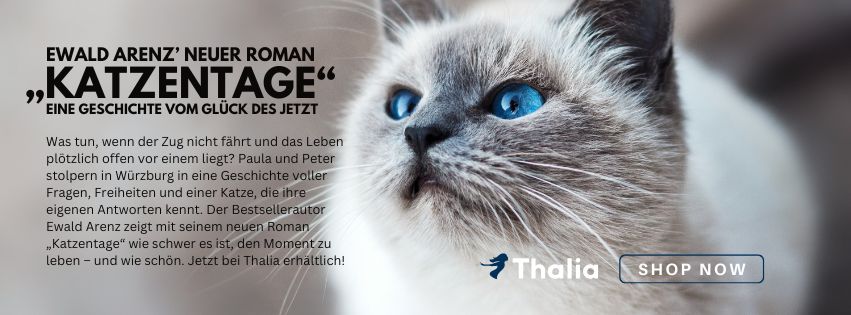Werbeplakat für den Roman Katzentage von Ewald Arenz. Im Fokus steht ein weiß-grauer, blauäugiger Kater, der nach oben blickt. Der Hintergrund ist weich verschwommen. Links im Bild steht ein Text, der die Handlung beschreibt: Zwei Menschen, Paula und Peter, erleben in Würzburg eine unerwartete Reise voller Fragen, Freiheiten und einer erzählenden Katze. Der Roman thematisiert das Glück des Augenblicks. Unten rechts befinden sich das Thalia-Logo und ein Button mit der Aufschrift „SHOP NOW“.