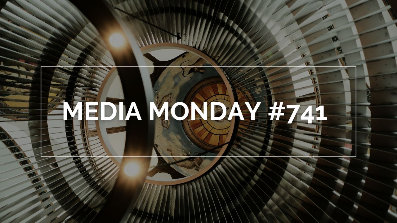Ein kreisförmiges, metallisches Objekt mit konzentrischen Ringen und Lichtakzenten dominiert das Bild. In der Mitte befindet sich ein rundes Kunstwerk mit stilisierten Elementen und einem zentralen Lichtpunkt. Darüber liegt ein weißer Rahmen mit dem Schriftzug „MEDIA MONDAY #741“ in Großbuchstaben. Die Komposition wirkt symmetrisch, industriell und künstlerisch zugleich.