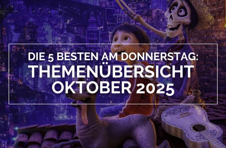 Farbenfrohes Promo-Bild aus dem Pixar-Film Coco. Im Vordergrund sitzen Miguel (mit Gitarre) und Héctor (als Skelettfigur mit Hut und Gitarre) auf einem Dach, umgeben von warmem Licht und lebendiger Atmosphäre. Im Hintergrund leuchtet die fantasievoll gestaltete Stadt der Toten mit bunten Gebäuden und Lichtern. Die Szene vermittelt musikalische Verbundenheit, Erinnerung und kulturelle Tiefe. Über dem Bild steht in deutscher Schrift: „DIE 5 BESTEN AM DONNERSTAG: THEMENÜBERSICHT OKTOBER 2025“.
