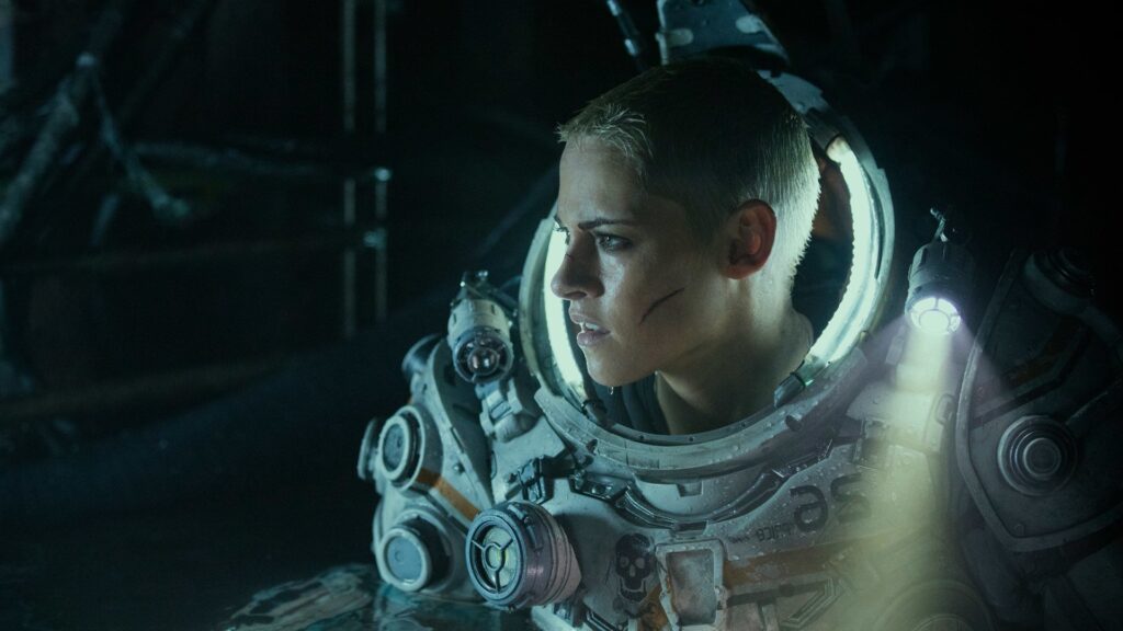 Norah Price (Kristen Stewart) in einem Taucheranzug. | Final Girls: Die 5 besten überlebenden Charaktere