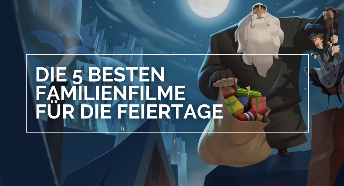 Das Bild zeigt Klaus und Jasper im Film "Klaus", wie sie auf einem Dach stehen, mit einem Sack voller Geschenke darüber steht in weißen Buchstaben Die 5 besten Familienfilme für die Feiertage