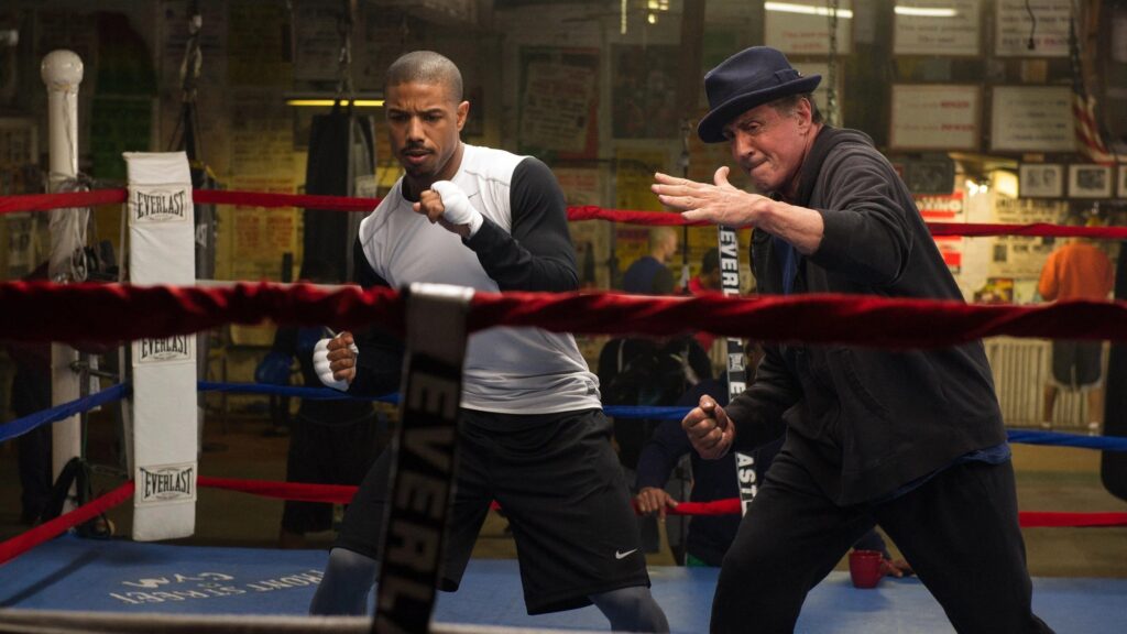 Adonis Creed (Michael B. Jordan) und Rocky (Sylvester Stallone) trainieren zusammen in einem Ring