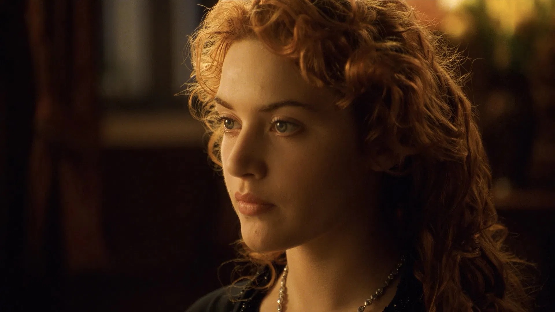 Das Bild zeigt Kate Winslet in ihrer Rolle als Rose DeWitt Bukater im Film Titanic