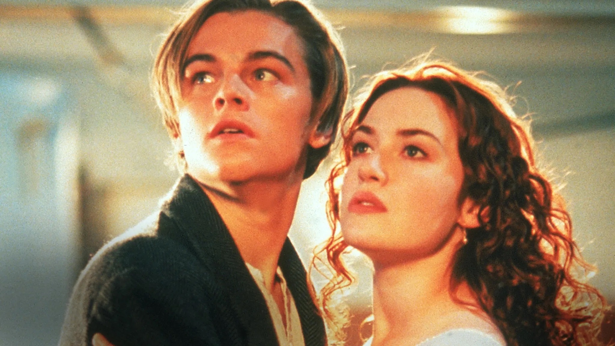 Das Bild zeigt Jack (Leonardo DiCaprio) und Rose (Kate Winslet) aus dem Film Titanic