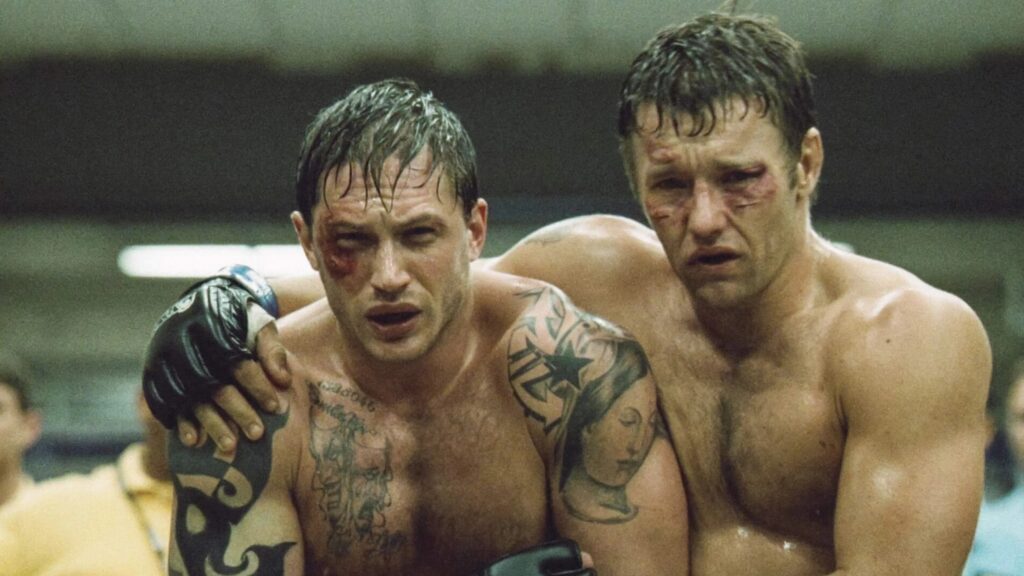 Joel Edgerton und Tom Hardy liegen sich erschöpft in denn Armen
