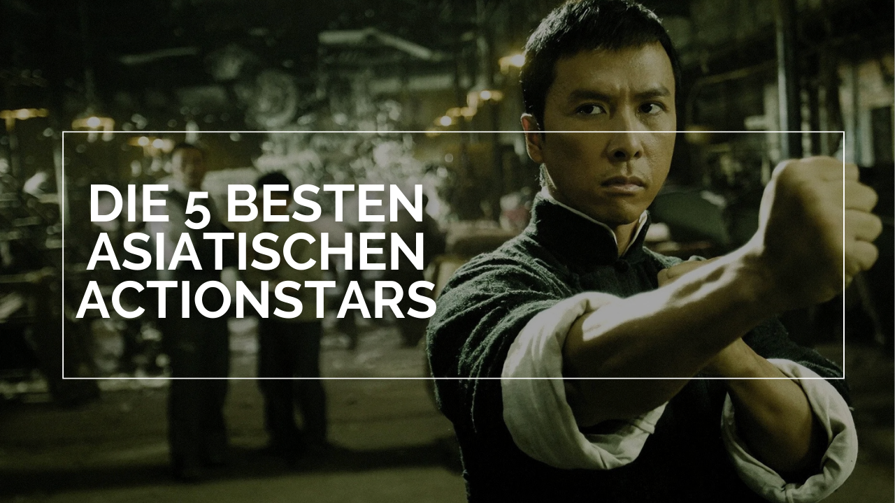 Donnie Yen in seiner Rolle als Ip Man streckt seine Faust nach vorne, bereit für einen Kampf. Darüber steht in einem weißen Rahmen und in weißen Lettern Die 5 besten asiatischen Actionstars