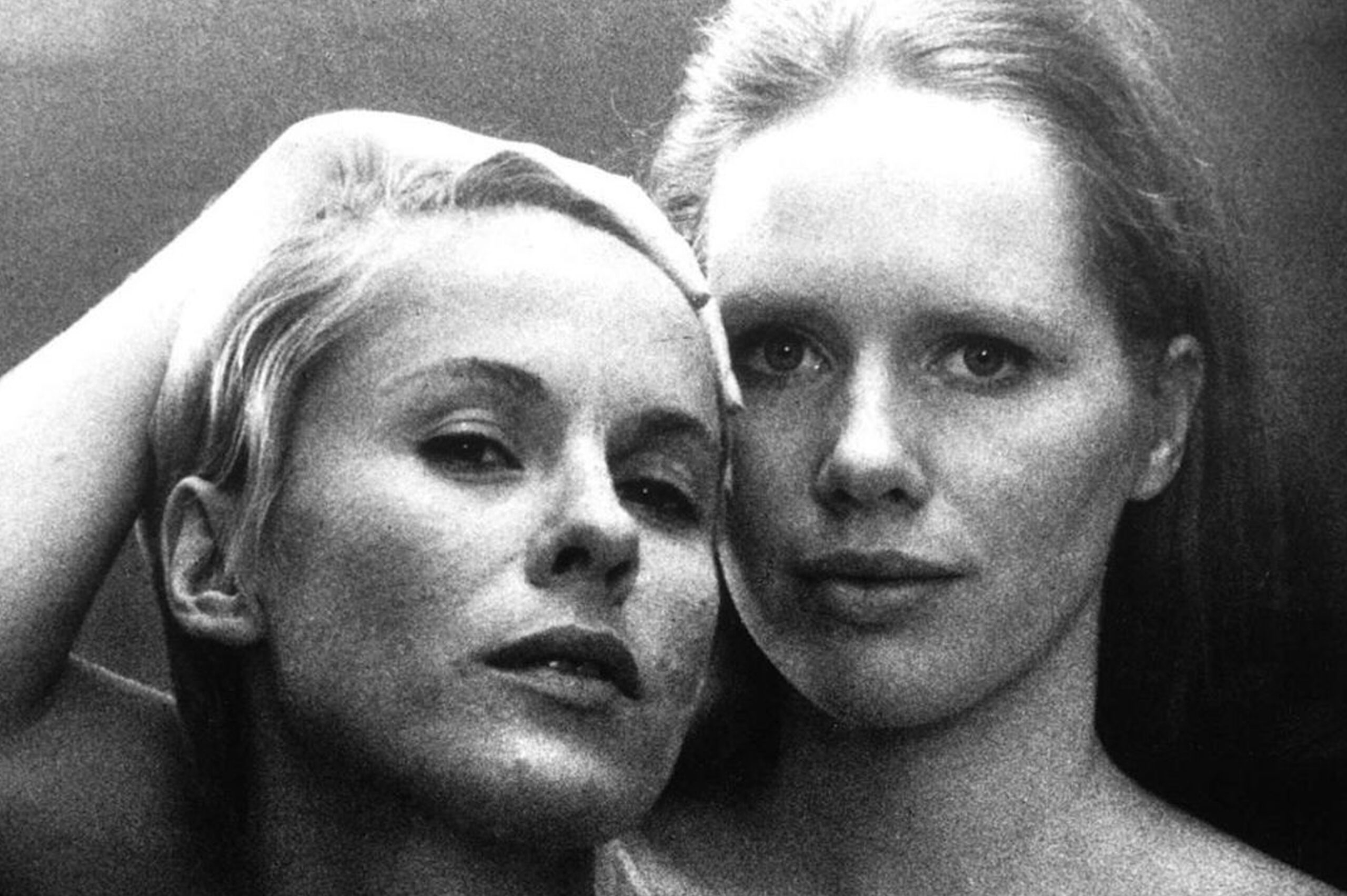 Das Bild zeigt die Krankenschwester Alma (Bibi Andersson) und die Bühnenschauspielerin Elisabet Vogler (Liv Ullmann) aus dem Film Persona | Media Monday #764