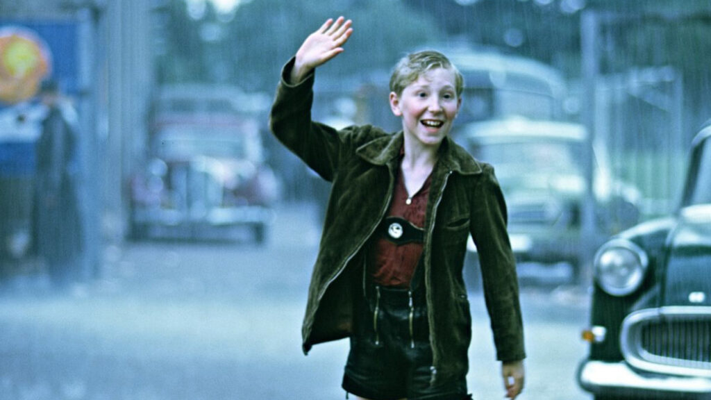 Das Bild zeigt Louis Klamroth in einer Szene des Films Das Wunder von Bern. Einer der 5 besten Fußball-Filme.