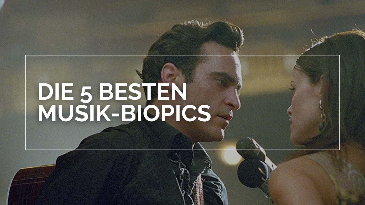 Joaquin Phoenix und Reese Witherspoon im Film "Walk the Line" im Profil, stehen sich gegenüber, darüber steht in weißen Buchstaben und in einem weißen Rahmen "Die 5 besten Musik-Biopics