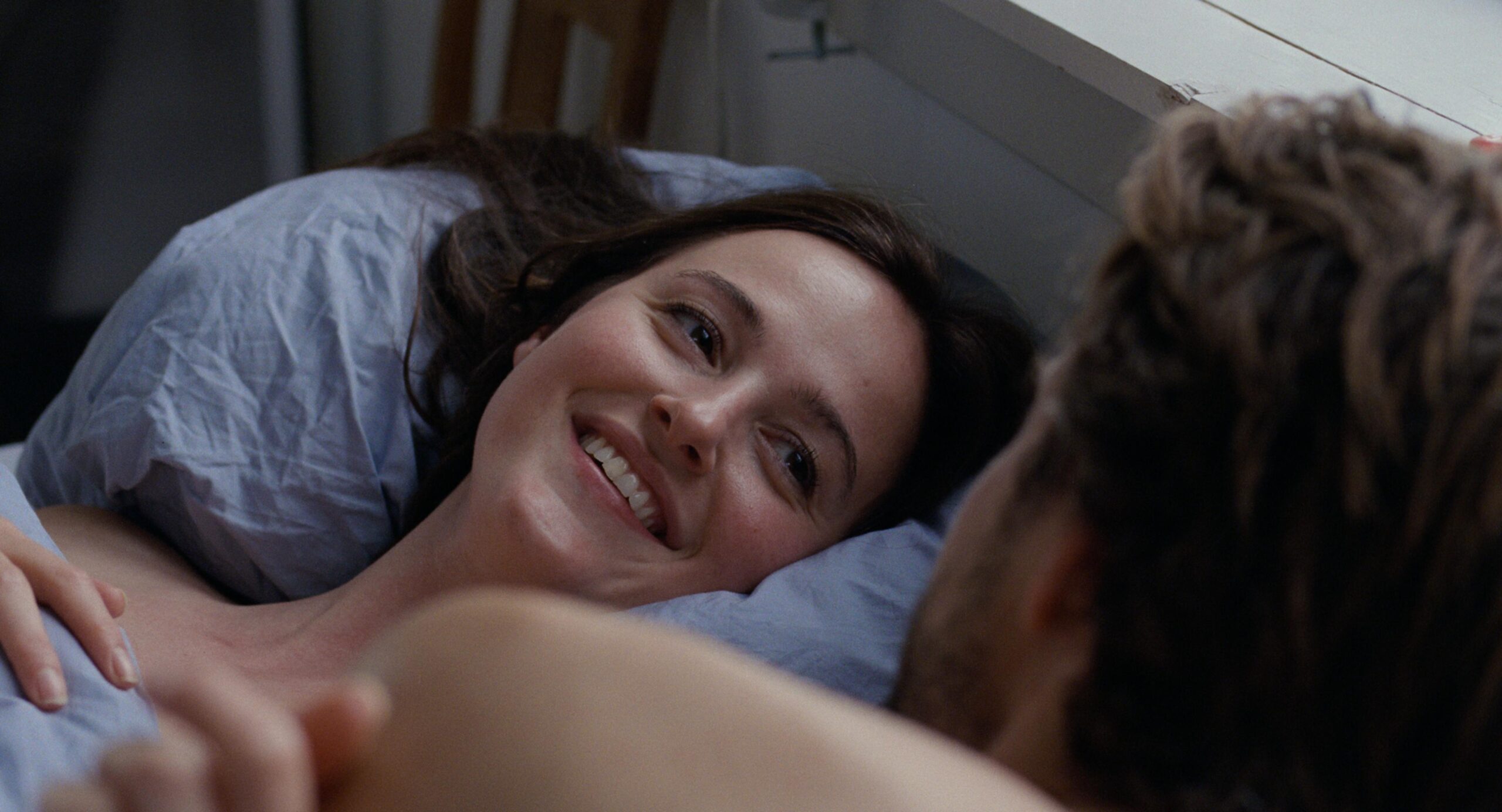 Das Bild zeigt Renate Reinsve in einer Szene des Films Sentimental Value.