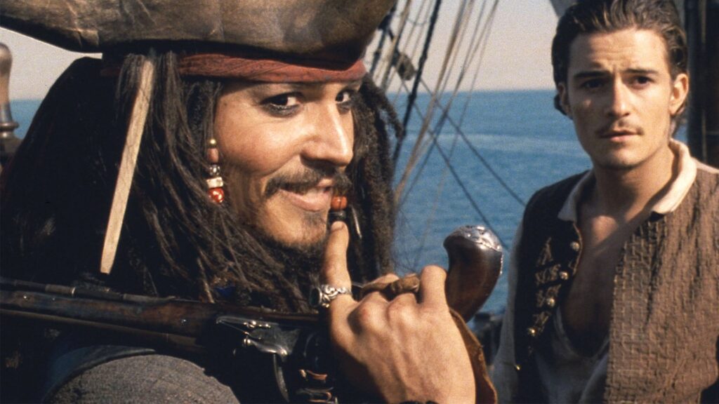 Johnny Depp als Captain Jack Sparrow und Orlando Bloom als Will Turner. | Die 5 besten Filme mit Piraten