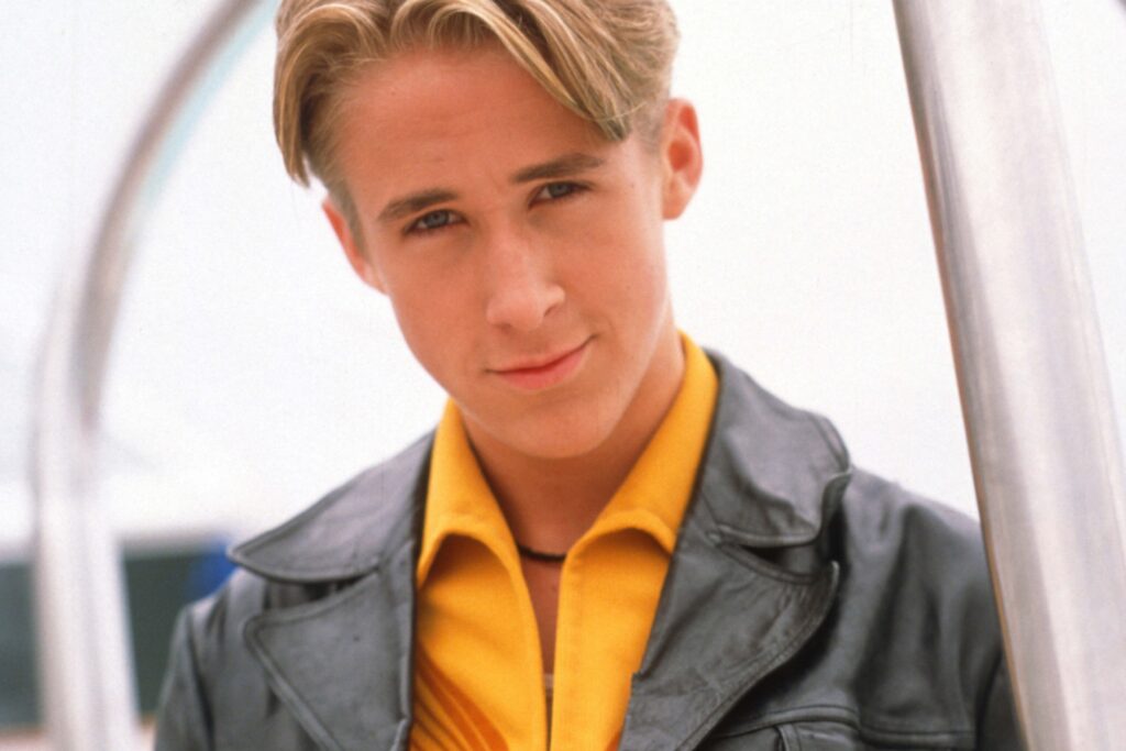 Ryan Gosling als Sean Hanlon in Breaker High, junges 90er‑Porträt mit Lederjacke und gelbem Hemd vor hellem Hintergrund. | Media Monday #774