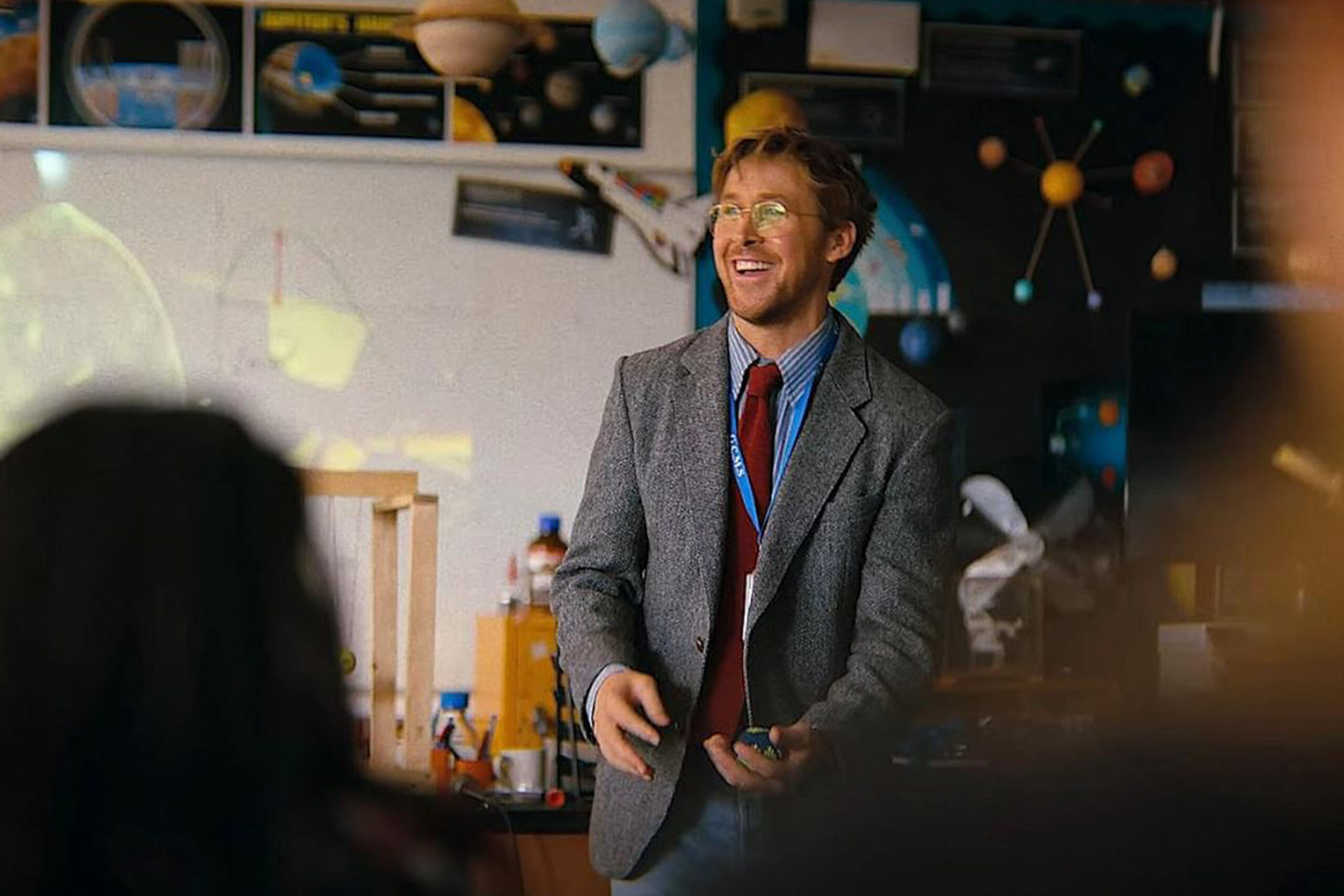 Ryland Grace (Ryan Gosling) in seinem Element: im Klassenzimmer