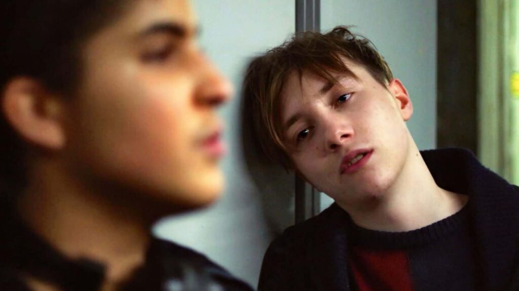 Das Bild zeigt Matteo Florenzi (gespielt von Michelangelo Fortuzzi, rechts) und David Schreibner (Lukas Alexander von Horbatschewsky) aus der Webserie DRUCK | Themenübersicht Mai 2026