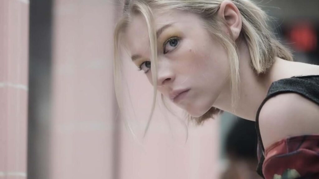Hunter Schafer als Jules Vaughn aus der Serie ‚Euphoria‘, frontal im Porträt mit weichem Licht und unscharfem Hintergrund – stimmungsvolle, moderne Teen‑Drama‑Ästhetik. | Themenübersicht Mai 2026