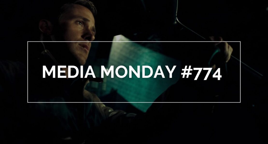 Ryan Gosling in Drive, nachts am Steuer, umgeben von dunkler Szenerie und kühlem Neonlicht; grafischer Rahmen mit ‚Media Monday #774‘.