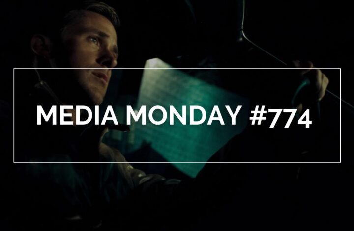 Ryan Gosling in Drive, nachts am Steuer, umgeben von dunkler Szenerie und kühlem Neonlicht; grafischer Rahmen mit ‚Media Monday #774‘.