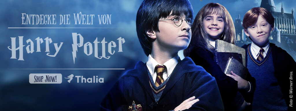Werbebanner mit Harry‑Potter‑Motiv: Harry, Hermine und Ron in Hogwarts‑Uniform vor dem Schloss bei Dämmerung; daneben Text ‚Entdecke die Welt von Harry Potter‘ und ein ‚Shop Now‘‑Button von Thalia.