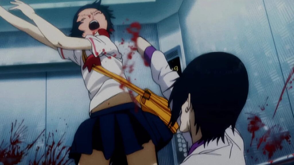 Ein Mädchen schlägt einem auf dem Boden liegenden Mann die Hand in einem Aufzug ab | Kill Bill: The Whole Bloody Affair