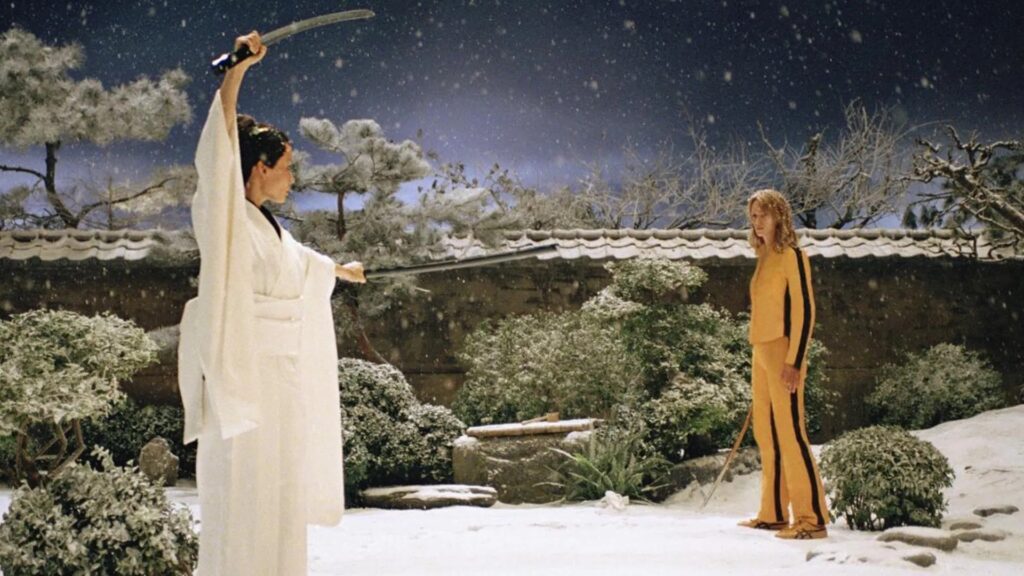 O-Ren Ishii und Die Braut stehen sich in einem verschneiten Garten gegenüber, bereit zum Kampf | Kill Bill: The Whole Bloody Affair