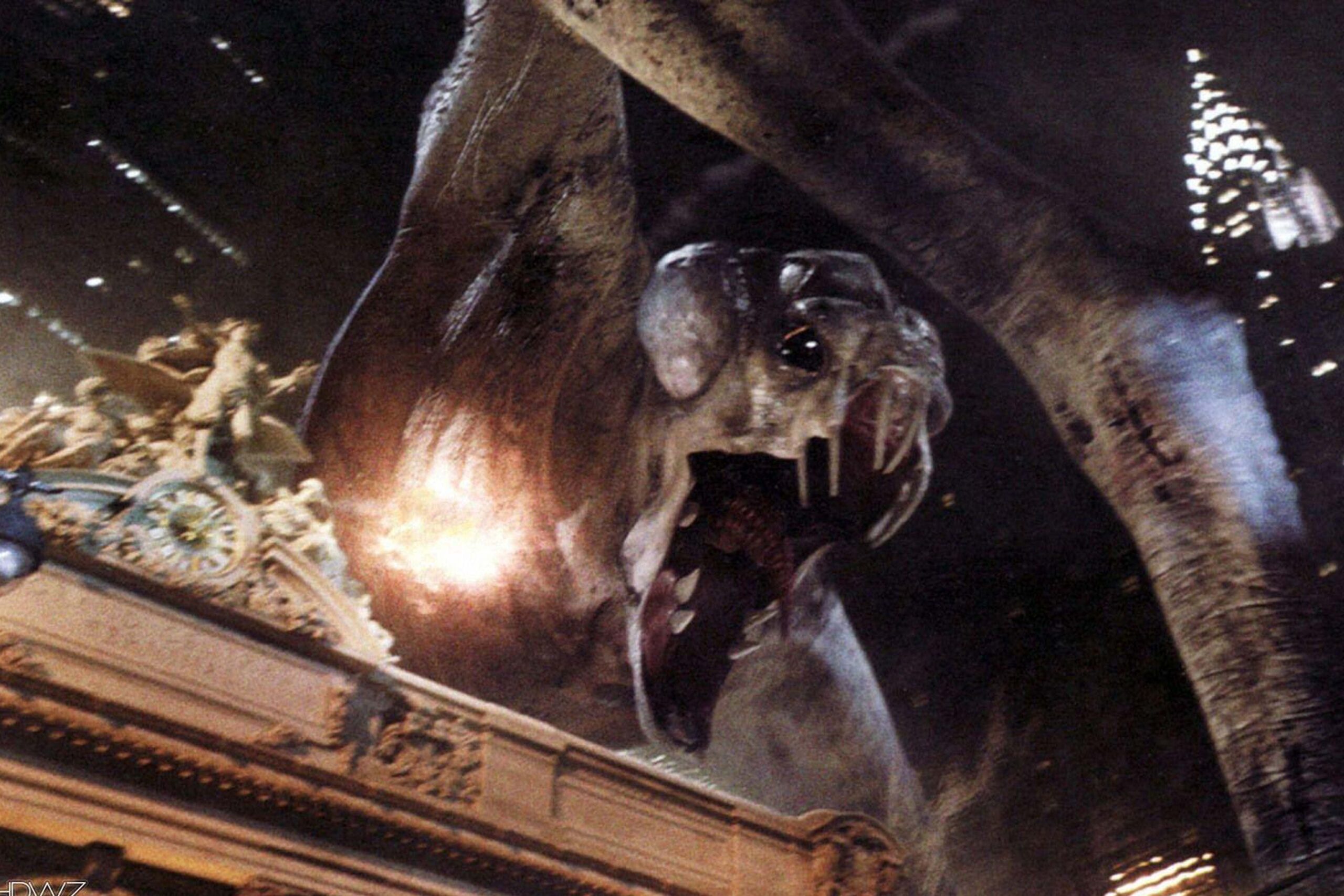 Das gigantische Cloverfield‑Monster erhebt sich über einem historischen Gebäude in einer Großstadt. Mit mehreren langen Gliedmaßen und einem weit aufgerissenen Maul voller Zähne wirkt es bedrohlich, während im Hintergrund hohe Wolkenkratzer zu sehen sind. | Die 5 kreativsten außerirdischen Wesen