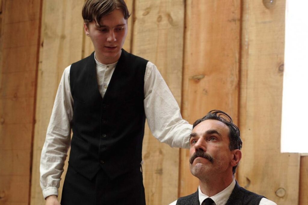 Paul Dano als Eli Sunday und Daniel Day‑Lewis als Daniel Plainview in There Will Be Blood; intensive Konfrontation in rustikaler Innenraumszene. | Media Monday #777