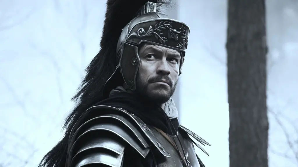 Dominic West als römischer Offizier Titus Flavius Virilus | Die 5 besten Filme über die Antike