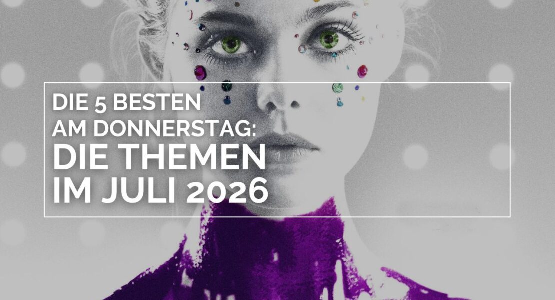 Elle Fanning als Jesse aus „The Neon Demon“ in einer stilisierten Nahaufnahme mit glitzernden Gesichtssteinen, leuchtend grünen Augen und violett schimmernder Textur am Hals; darüber liegt ein weißer grafischer Schriftzug mit „Die 5 Besten am Donnerstag: Die Themen im Juli 2026“, der das Bild als Titelmotiv für die Themenübersicht kennzeichnet.