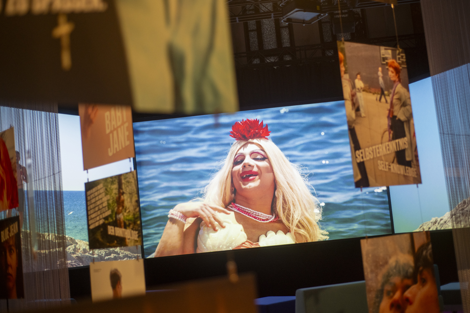 Foto der Ausstellung Inventing Queer Cinema in der Deutschen Kinemathek.