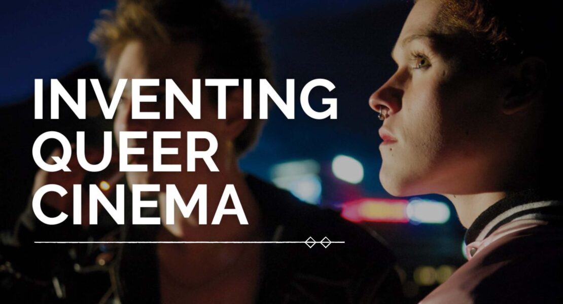 Szene aus Something Must Break (2014): Rechts steht Saga Becker als Sebastian, im Hintergrund ist Iggy Malmborg als Andreas zu sehen. Beide befinden sich nachts in einer unscharf beleuchteten urbanen Umgebung mit farbigen Lichtpunkten. Über dem Bild steht in großen weißen Buchstaben der Text „INVENTING QUEER CINEMA“, unterstrichen von einer dünnen Linie mit kleinen Diamantformen.