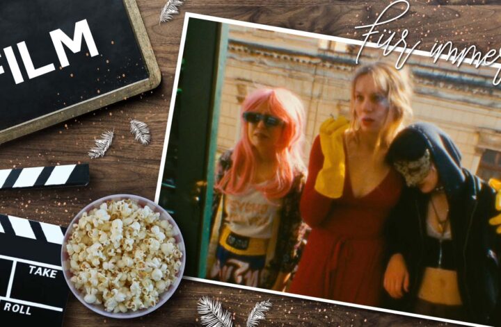 Eine Collage zum Film Für immer 16: Links liegen eine Filmklappe, eine Tafel mit dem Wort „Film“ und eine Schale Popcorn auf Holz, rechts daneben ein Foto von Oskar, Charlotte und Helena vor einem Gebäude, darüber handschriftlich der Filmtitel.
