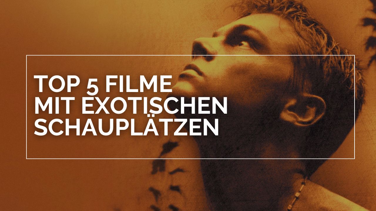 Richard Fischer (Leonardo DiCaprio) blickt angespannt nach oben, sein Gesicht in warmen Orange‑ und Brauntönen gehalten. Dunkle Blätter und Ranken rahmen den Bildrand, während ein weißes Rechteck mit dem Text Top 5 Filme mit exotischen Schauplätzen über dem Motiv liegt. Die Gestaltung erinnert an eine dichte, tropische Umgebung aus The Beach und verbindet den Charakter mit dem Thema der Liste.