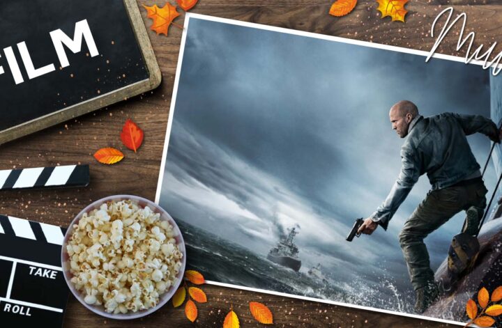 Gestaltete Grafik zur Filmkritik von Mutiny auf einem rustikalen Holzhintergrund mit verstreuten Herbstblättern. Links befinden sich eine Filmklappe, eine Tafel mit der Aufschrift „FILM“ und eine Schüssel Popcorn. Rechts ist ein eingearbeitetes Filmposter zu sehen, das Jason Statham auf einem Schiff in stürmischer See zeigt. Jason Statham hält eine Pistole in der Hand, während im Hintergrund weitere Schiffe auf dem rauen Ozean erkennbar sind. Oben rechts steht der Filmtitel Mutiny in geschwungener Schrift. Die Grafik kombiniert Kinoelemente mit herbstlicher Dekoration.
