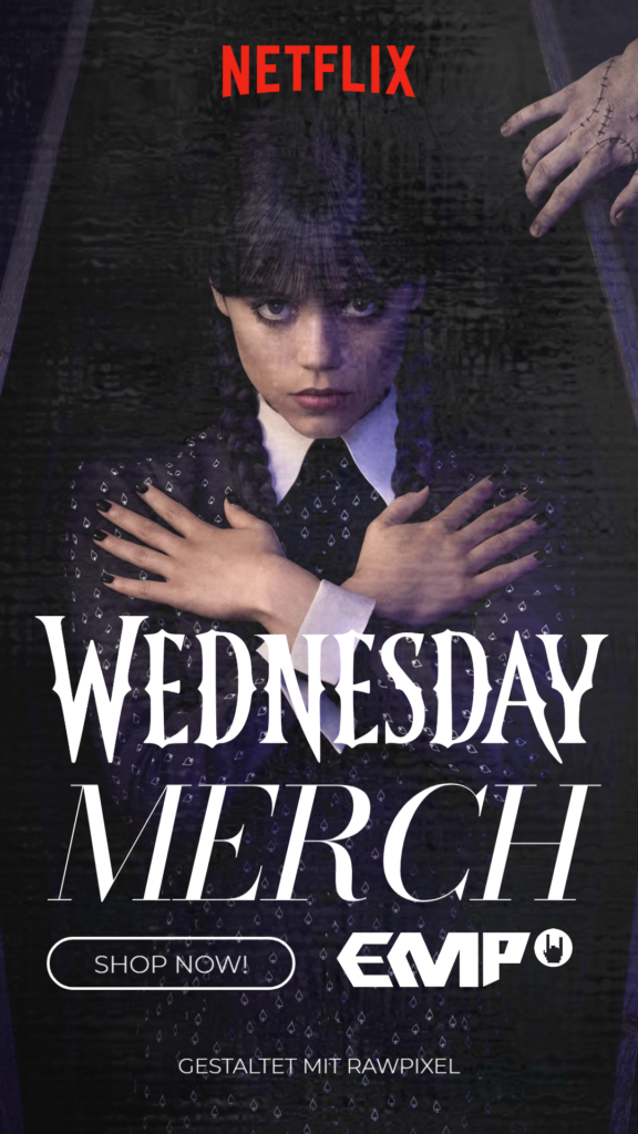 Das Bild zeigt Jenna Ortega als Wednesday in der gleichnamigen Serie. Dabei steht der Titel der Serie, darunter in weißer Schrift MERCH und SHOP NOW und EMP. Außerdem "Gestaltet mit Rawpixel. Außerdem steht ganz oben das Netflix Logo in Rot