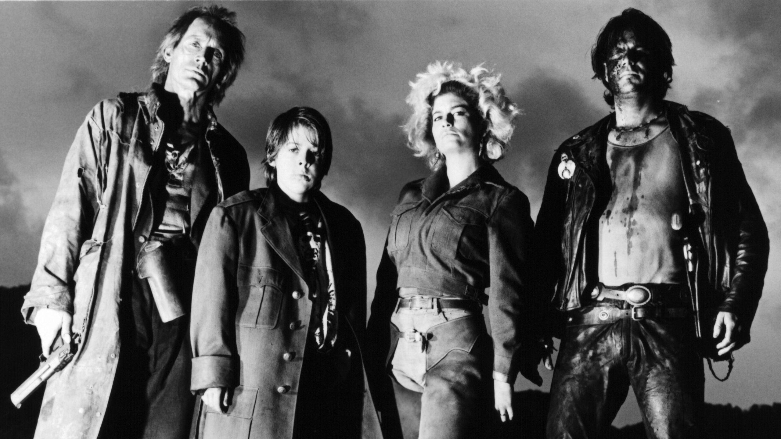 Die Vampirgruppe um Jesse, Homer, Diamondback und Severen in einer düsteren Schwarz-Weiß-Aufnahme aus „Near Dark“.